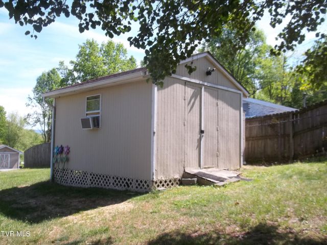 24396 Briscoe Drive, Bristol, VA 24202