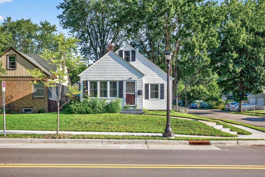 31 Annapolis Street E, Saint Paul, MN 55118