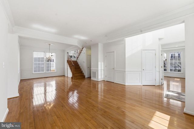 43358 FULLERTON, Ashburn, VA 20147