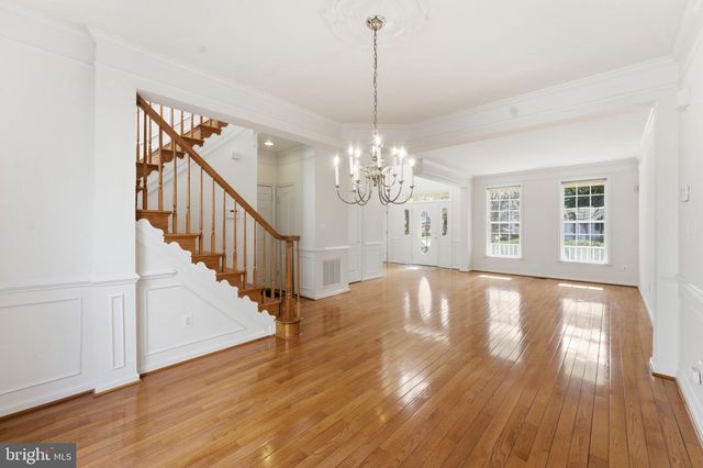 43358 FULLERTON, Ashburn, VA 20147