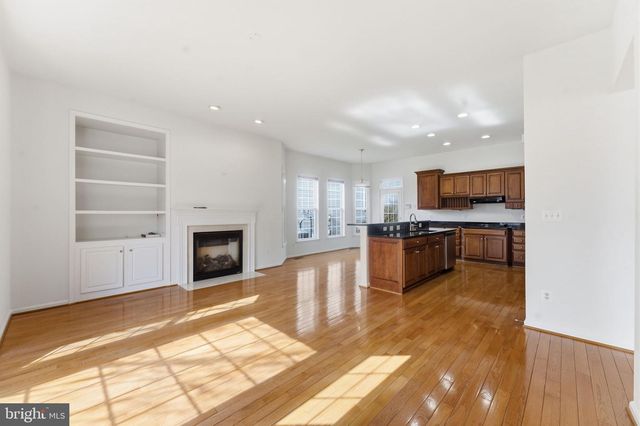 43358 FULLERTON, Ashburn, VA 20147