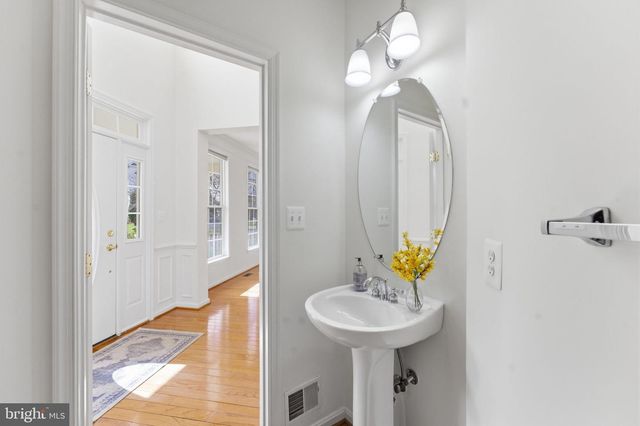 43358 FULLERTON, Ashburn, VA 20147