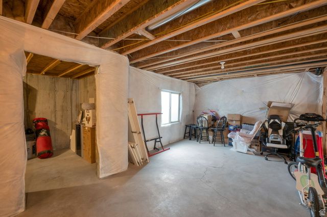 951 W GRIZZLY WULFF DR, Bluffdale, UT 84065