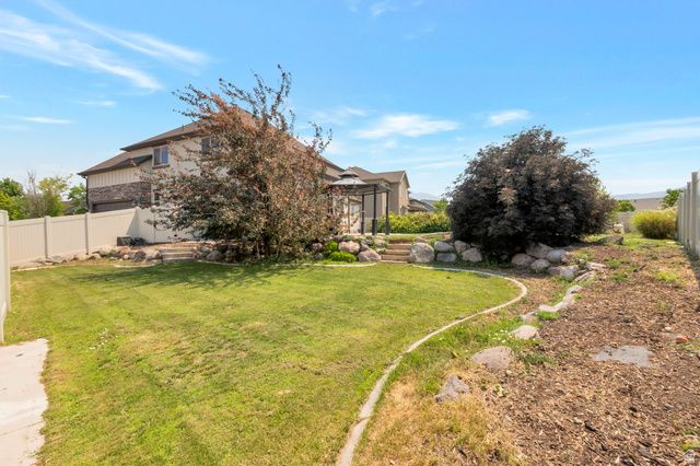 951 W GRIZZLY WULFF DR, Bluffdale, UT 84065