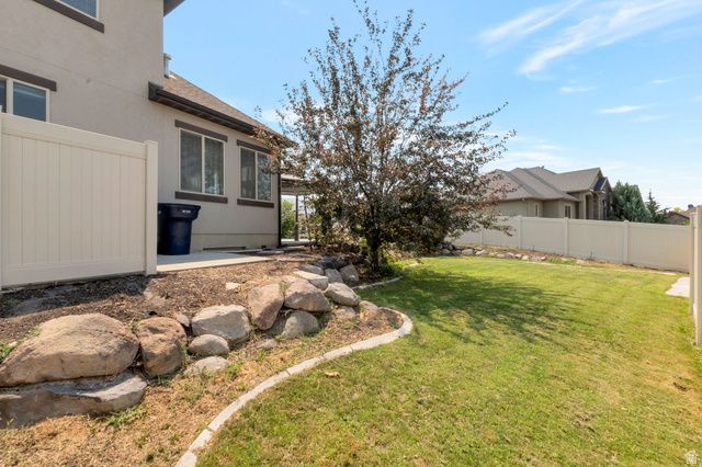 951 W GRIZZLY WULFF DR, Bluffdale, UT 84065