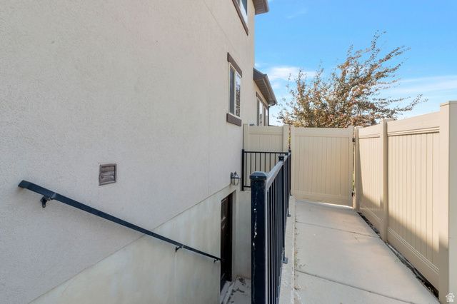 951 W GRIZZLY WULFF DR, Bluffdale, UT 84065