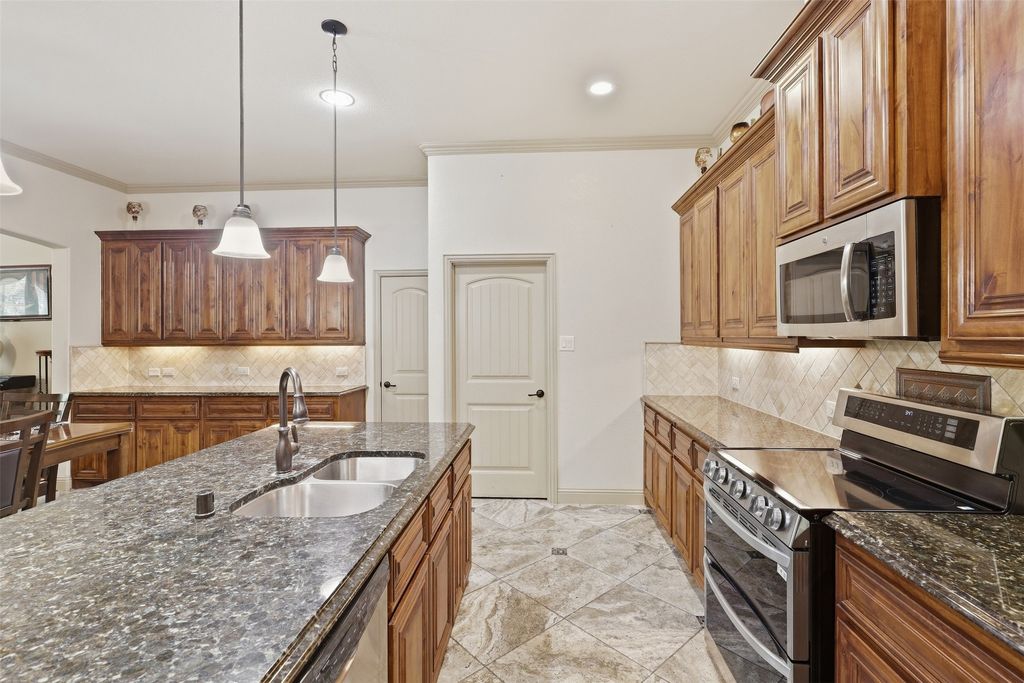 225 Bentley Drive, Midlothian, TX 76065 — photo 5