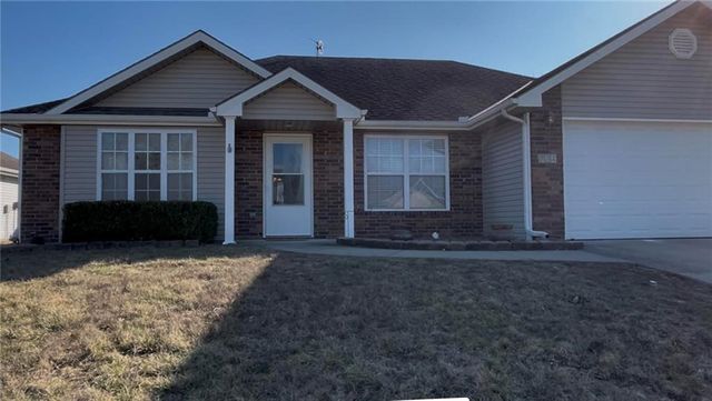 734 Iron Horse Drive, Warrensburg, MO 64093