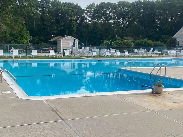 17 Stone Commons, Yaphank, NY 11980