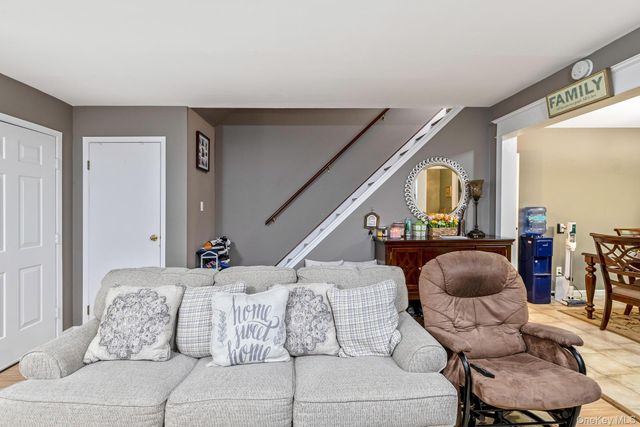 17 Stone Commons, Yaphank, NY 11980