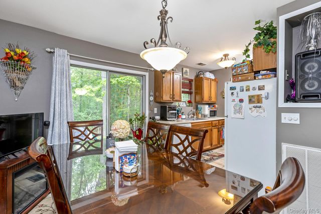 17 Stone Commons, Yaphank, NY 11980