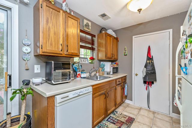 17 Stone Commons, Yaphank, NY 11980