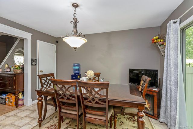 17 Stone Commons, Yaphank, NY 11980
