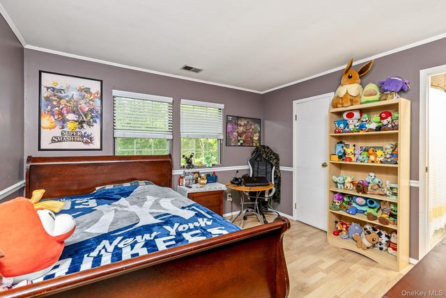 17 Stone Commons, Yaphank, NY 11980