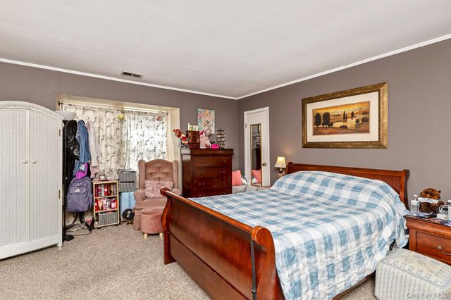 17 Stone Commons, Yaphank, NY 11980
