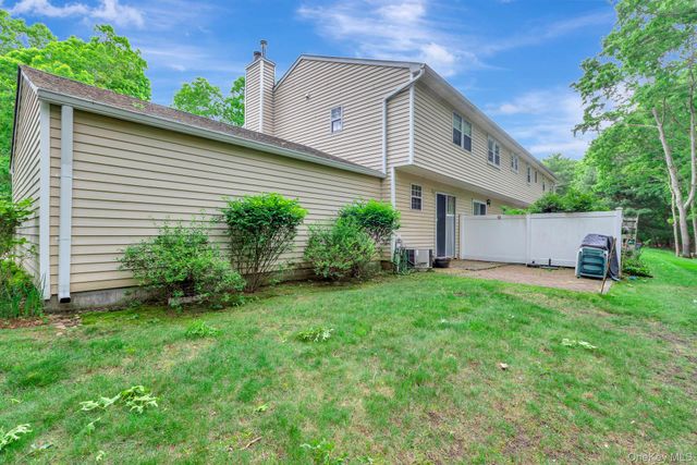 17 Stone Commons, Yaphank, NY 11980