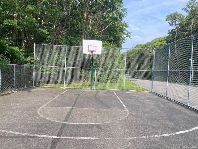 17 Stone Commons, Yaphank, NY 11980
