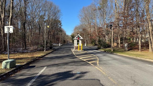 17 Stone Commons, Yaphank, NY 11980