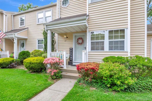 17 Stone Commons, Yaphank, NY 11980