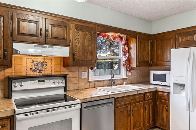 7407 N Granby Avenue, Kansas City, MO 64151