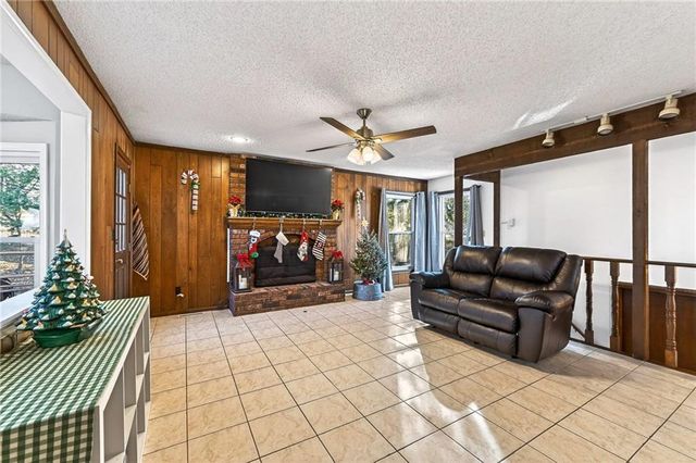 7407 N Granby Avenue, Kansas City, MO 64151