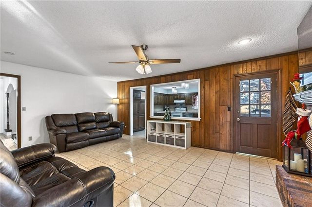 7407 N Granby Avenue, Kansas City, MO 64151