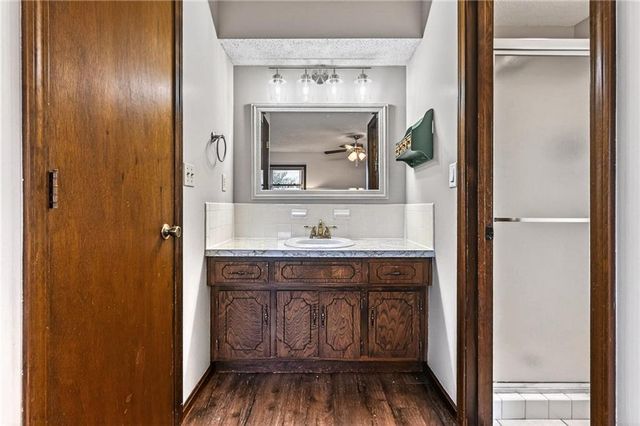 7407 N Granby Avenue, Kansas City, MO 64151