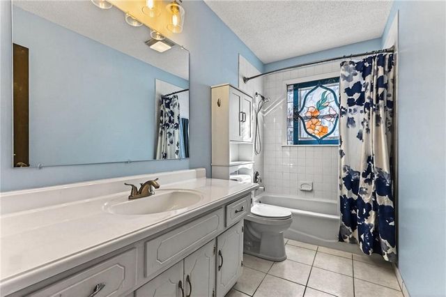 7407 N Granby Avenue, Kansas City, MO 64151