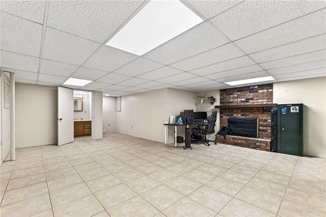 7407 N Granby Avenue, Kansas City, MO 64151