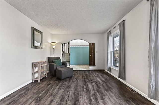 7407 N Granby Avenue, Kansas City, MO 64151