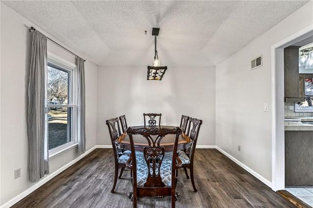 7407 N Granby Avenue, Kansas City, MO 64151