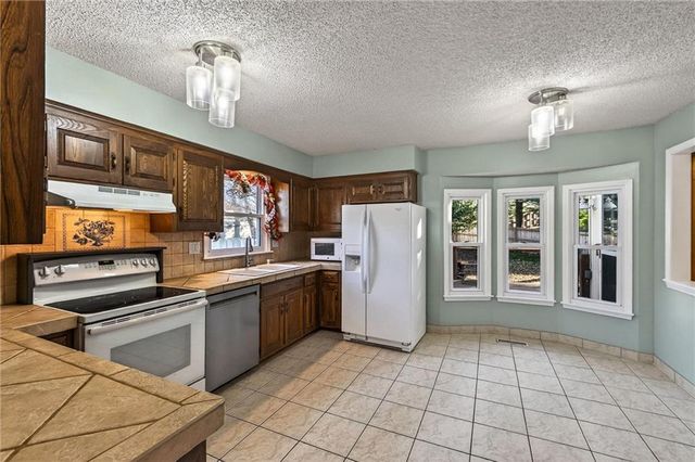 7407 N Granby Avenue, Kansas City, MO 64151