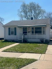 544 E Dallas Avenue, Madison Heights, MI 48071