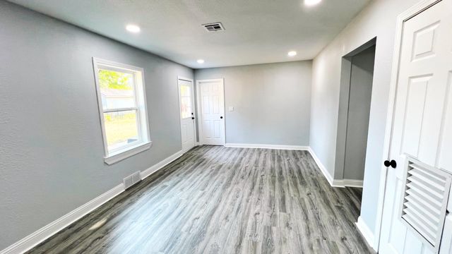 467 W County Street, Monett, MO 65708