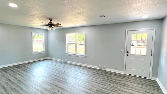 467 W County Street, Monett, MO 65708