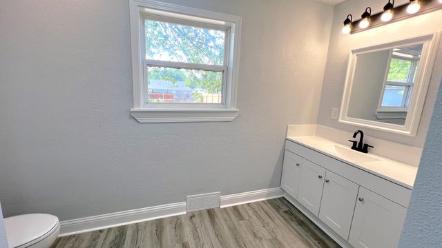 467 W County Street, Monett, MO 65708