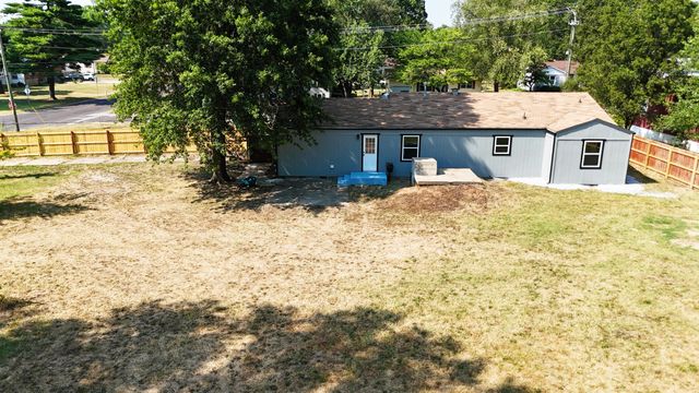 467 W County Street, Monett, MO 65708