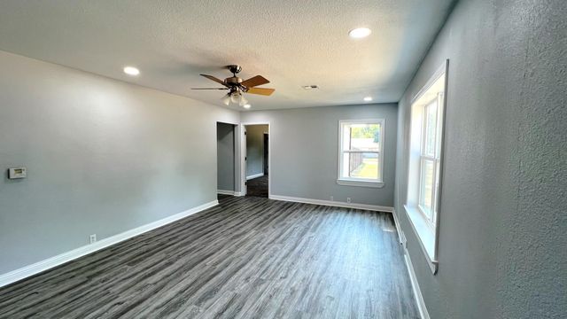 467 W County Street, Monett, MO 65708