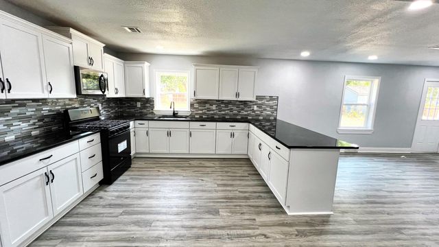 467 W County Street, Monett, MO 65708