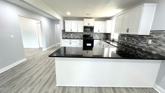 467 W County Street, Monett, MO 65708