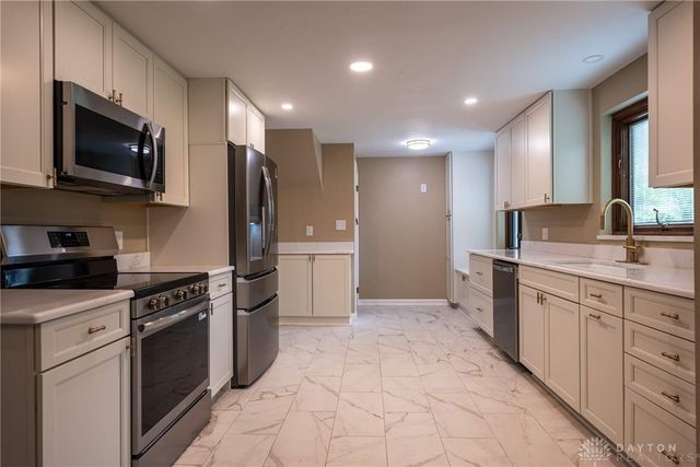 3212 Lenox Drive, Kettering, OH 45429