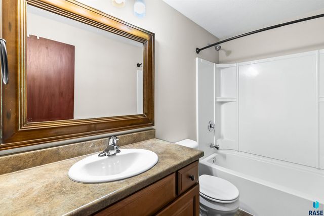 4813 S Klein Ave Avenue, Sioux Falls, SD 57106