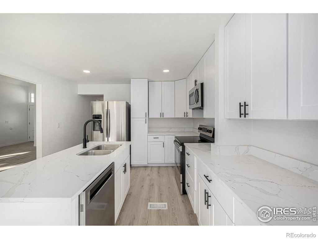 2370 Redwood Avenue, Lafayette, CO 80026