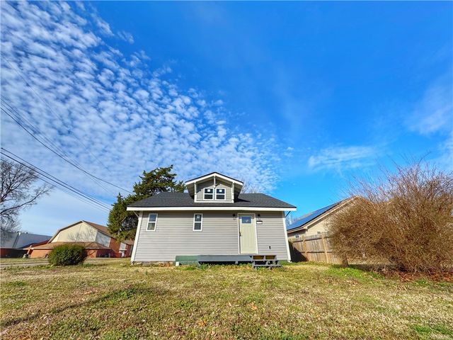 1123 N Greenwich Avenue, Russellville, AR 72801