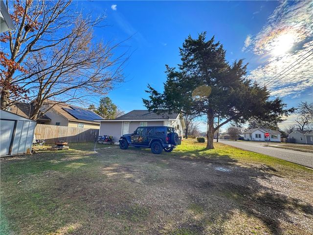 1123 N Greenwich Avenue, Russellville, AR 72801