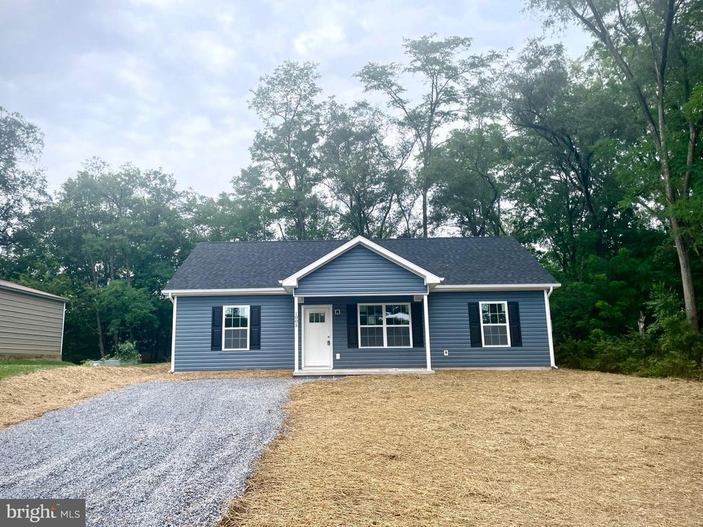 1005 TEXAS ST, Martinsburg, WV 25401