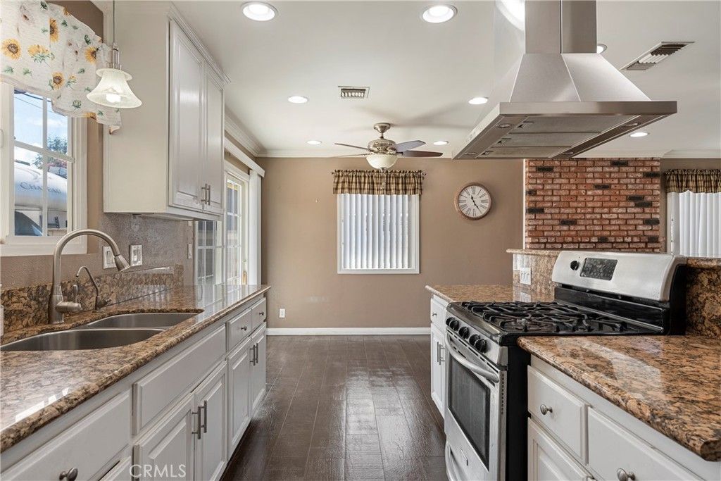 Image 21 of property listing at 232 N Aspan, Azusa, CA 91702