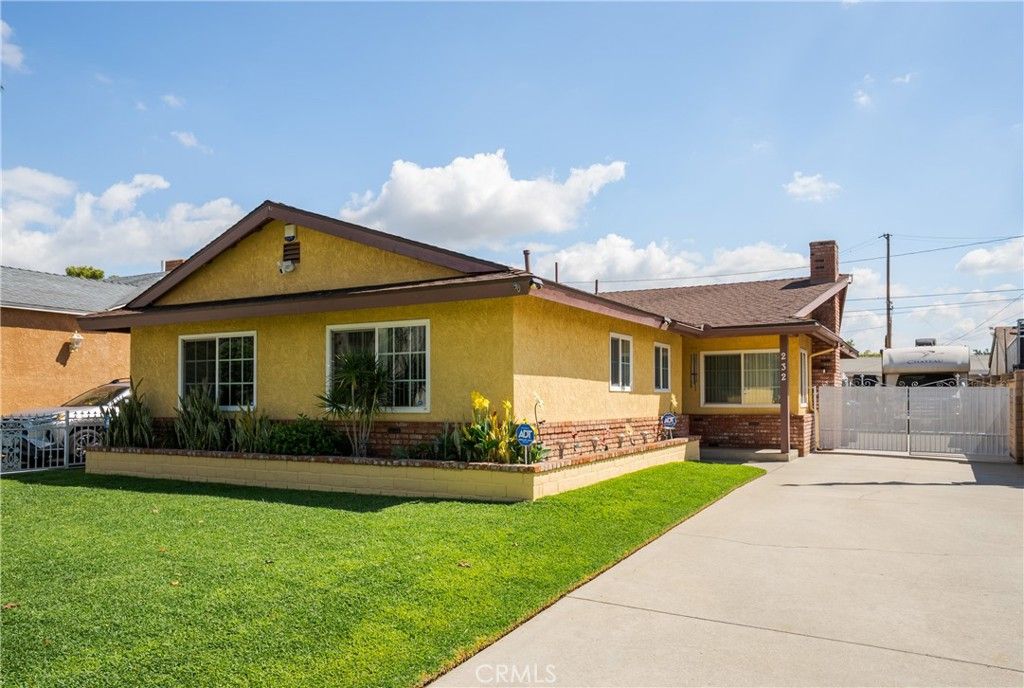 Image 3 of property listing at 232 N Aspan, Azusa, CA 91702