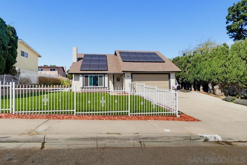 7934 Blossom Ln, Lemon Grove, CA 91945 — photo 2