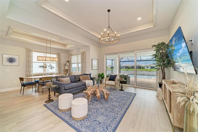 8079 SLIPWAY DR, Sarasota, FL 34240